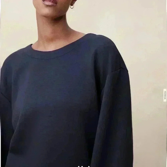 BANANA REPUBLIC SOFT TOUCH SCUBA DROP-SHOULDER TOP - Picture 3 of 6